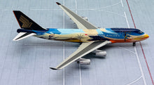 Load image into Gallery viewer, JC Wings 1/400 Singapore Airlines Boeing 747-400 "Tropical" 9V-SPK
