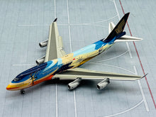 Load image into Gallery viewer, JC Wings 1/400 Singapore Airlines Boeing 747-400 "Tropical" 9V-SPK flaps down
