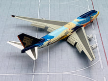 Load image into Gallery viewer, JC Wings 1/400 Singapore Airlines Boeing 747-400 "Tropical" 9V-SPK flaps down
