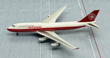 Load image into Gallery viewer, JC Wings 1/400 Air Canada Boeing 747-400 old Colour C-GAGN
