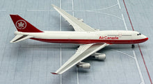 Load image into Gallery viewer, JC Wings 1/400 Air Canada Boeing 747-400 old Colour C-GAGN

