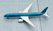 Load image into Gallery viewer, Phoenix 1/400 Korean Air Boeing 787-9 HL8081
