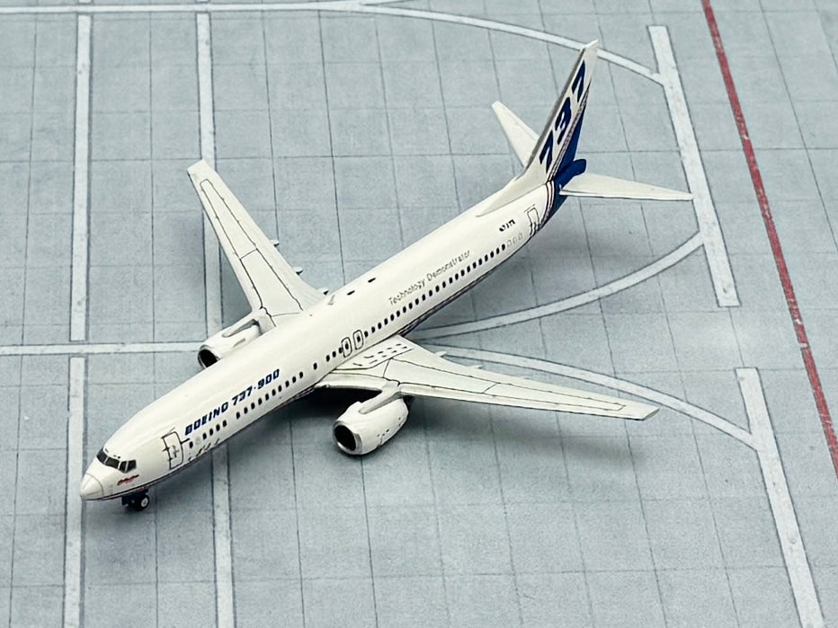 JC Wings 1/400 Boeing 737-900 House Color N737X