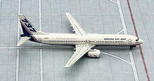 Load image into Gallery viewer, JC Wings 1/400 Boeing 737-900 House Color N737X
