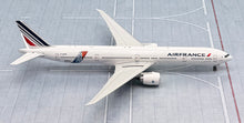 Load image into Gallery viewer, NG models 1/400 Air France Boeing 777-300ER F-GSQI JonOne Graffiti 73052
