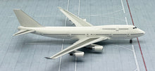 Load image into Gallery viewer, NG models Lite 1/400 Boeing 747-400 Blank white model BLM011
