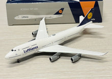 Load image into Gallery viewer, Phoenix Models 1/400 Lufthansa Boeing 747-400 D-ABTK
