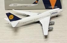 Load image into Gallery viewer, Phoenix Models 1/400 Lufthansa Boeing 747-400 D-ABTK
