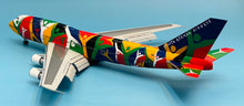 Load image into Gallery viewer, SQ Wings 1/200 South African Airways Boeing 747-300 ZS-SAJ Ndizani flaps down
