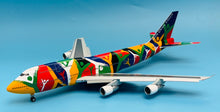 Load image into Gallery viewer, SQ Wings 1/200 South African Airways Boeing 747-300 ZS-SAJ Ndizani flaps down
