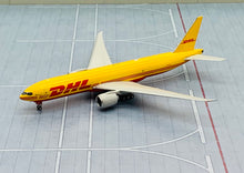 Load image into Gallery viewer, Phoenix 1/400 DHL Boeing 777-200F N705GT 04289
