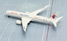 Load image into Gallery viewer, Phoenix Models 1/400 China Eastern Boeing 787-9 B-206K
