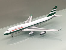 Load image into Gallery viewer, Phoenix 1/400 Cathay Pacific 747-400 VR-HOO old colour polished belly
