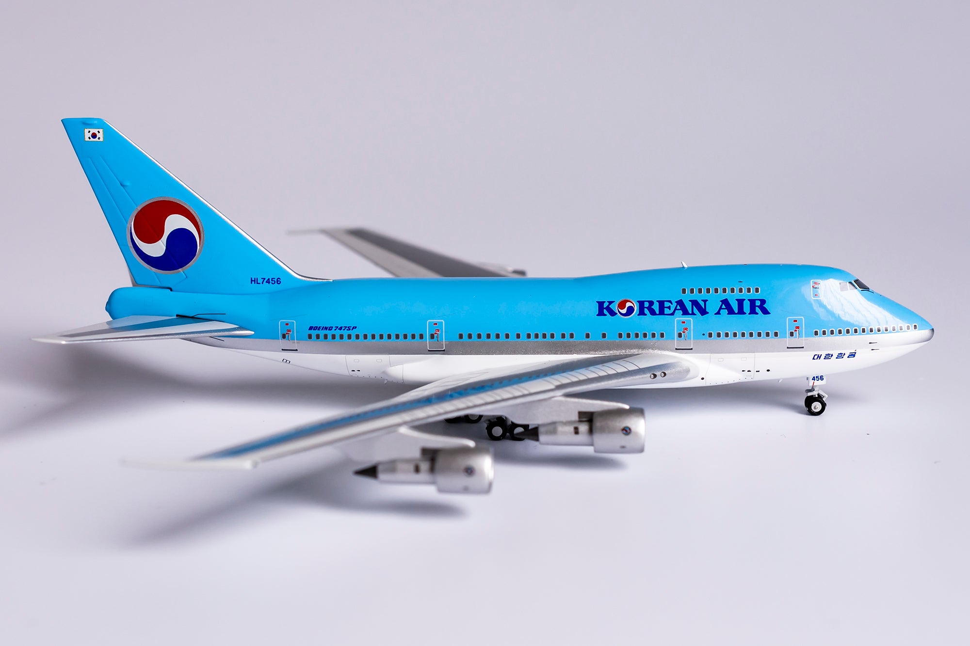 NG models 1/400 Korean Air Boeing 747SP HL7456 07016 – First Class