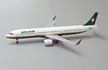 Load image into Gallery viewer, JC Wings 1/200 Uni Air Airbus A321 B-16210 LH2096
