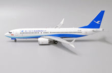 Load image into Gallery viewer, JC Wings 1/200 Xiamen Air Boeing 737 MAX 8 B-1136
