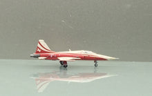 Load image into Gallery viewer, Herpa Wings 1/200 Patrouille Suisse Northrop F-5E Tiger 555289
