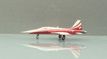 Load image into Gallery viewer, Herpa Wings 1/200 Patrouille Suisse Northrop F-5E Tiger 555289
