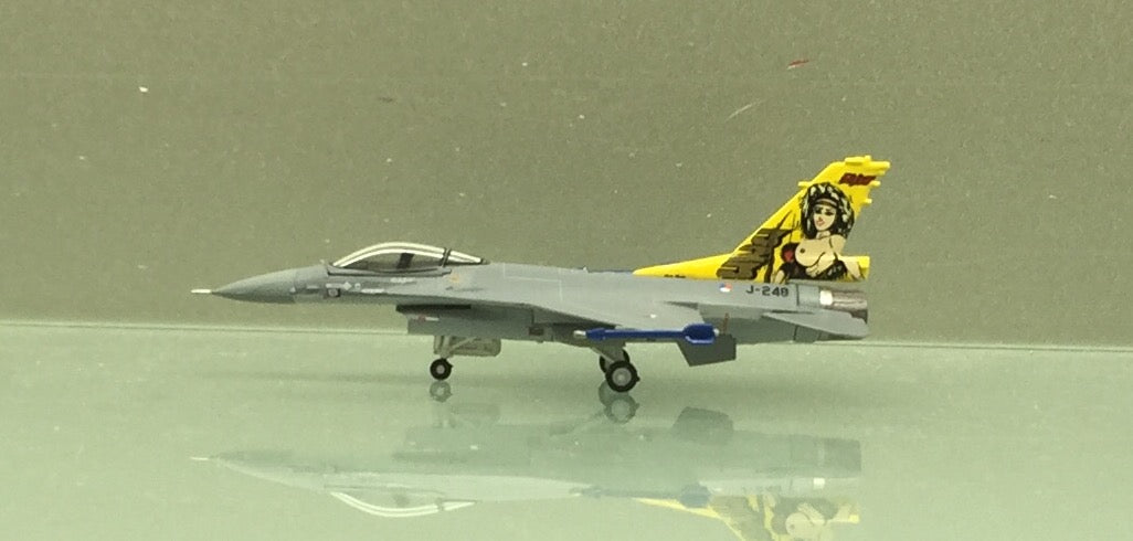 Hogan Wings 1/200 F-16C Thunderbird Amazon.co.jp: Hogan 1/200