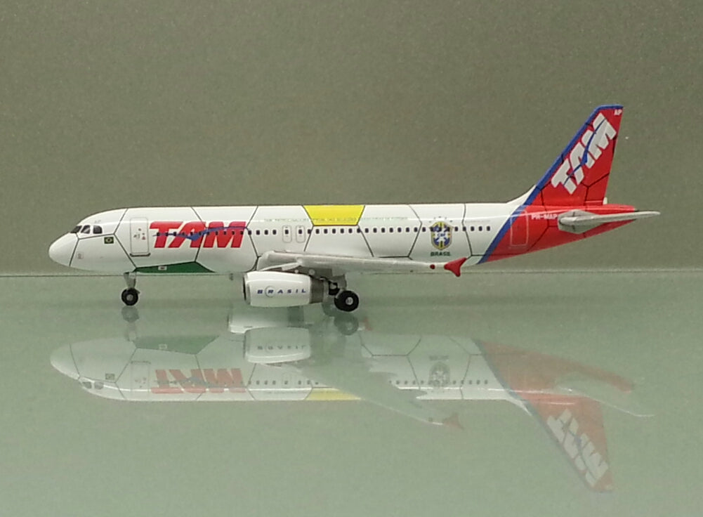 Dragon Wings 1/400 TAM Linhas Aéreas Brasil Airbus A320 PR-MAP