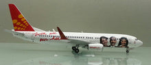 Load image into Gallery viewer, Gemini Jets 1/200 SpiceJet India Boeing 737-800 winglets VT-SZK
