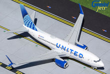 Load image into Gallery viewer, Gemini Jets 1/200 United Airlines Boeing 737-700 N21723
