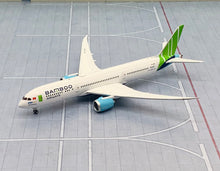 Load image into Gallery viewer, Gemini Jets 1/400 Bamboo Airways Boeing 787-9 VN-A818
