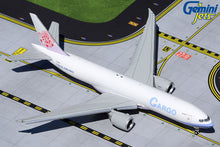Load image into Gallery viewer, Gemini Jets 1/400 China Airlines Cargo Taiwan Boeing 777F B-18771 Flaps down
