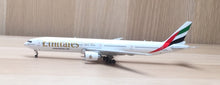 Load image into Gallery viewer, Gemini Jets 1/400 Emirates Boeing 777-300ER A6-ENJ
