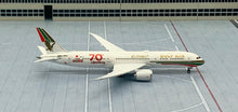 Load image into Gallery viewer, Gemini Jets 1/400 Gulf Air Boeing 787-9 A9C-FG Retro 70 years
