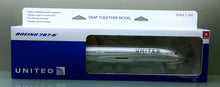 Load image into Gallery viewer, Hogan 1/200 United Airlines Boeing 787-8 resin snap fit model
