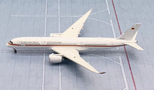 Load image into Gallery viewer, JC Wings 1/400 Germany Air Force Airbus A350-900ACJ 10+01 flaps down
