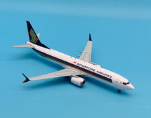 Load image into Gallery viewer, JC Wings 1/200 Singapore Airlines Boeing 737 MAX 8 9V-MBN
