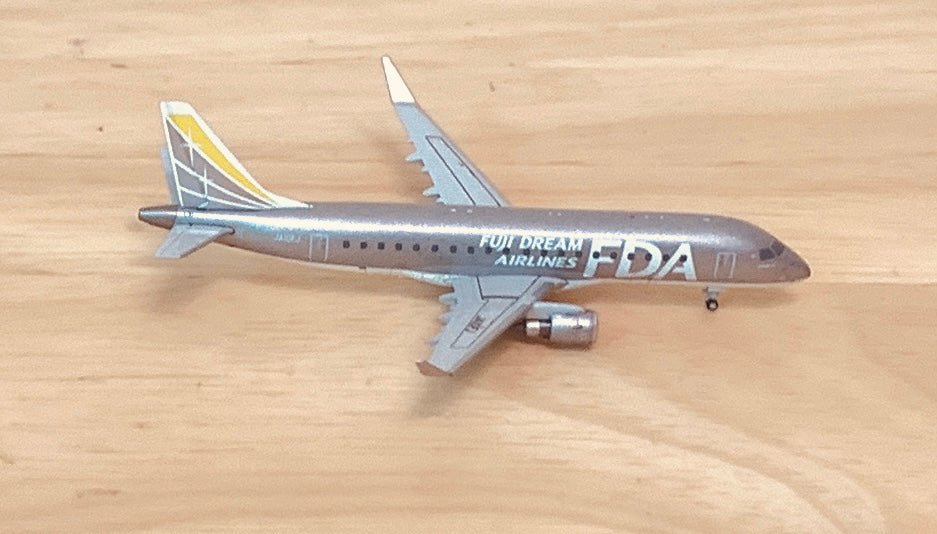 航空機・ヘリコプター FDA ERJ-175 JA10FJ Silver Embraer ERJ-175STD