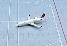 Load image into Gallery viewer, Gemini Jets 1/400 Delta Airlines Bombardier CRJ-200LR N685BR
