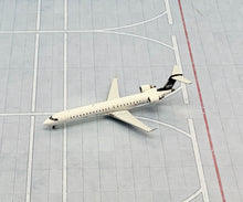 Load image into Gallery viewer, Gemini Jets 1/400 Mesa Airlines Bombardier CRJ900ER N942LR
