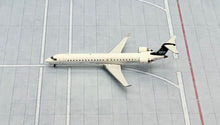 Load image into Gallery viewer, Gemini Jets 1/400 Mesa Airlines Bombardier CRJ900ER N942LR
