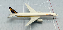 Load image into Gallery viewer, JC Wings 1/400 AlisCargo Italy Airlines Boeing 777-200ER EI-GWB
