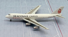 Load image into Gallery viewer, JC Wings 1/400 Dragonair Boeing 747-200F SCD B-KAD

