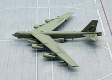 Load image into Gallery viewer, Gemini Jets 1/400 United States Air Force USAF Boeing B-52H Stratofortress 60-0044
