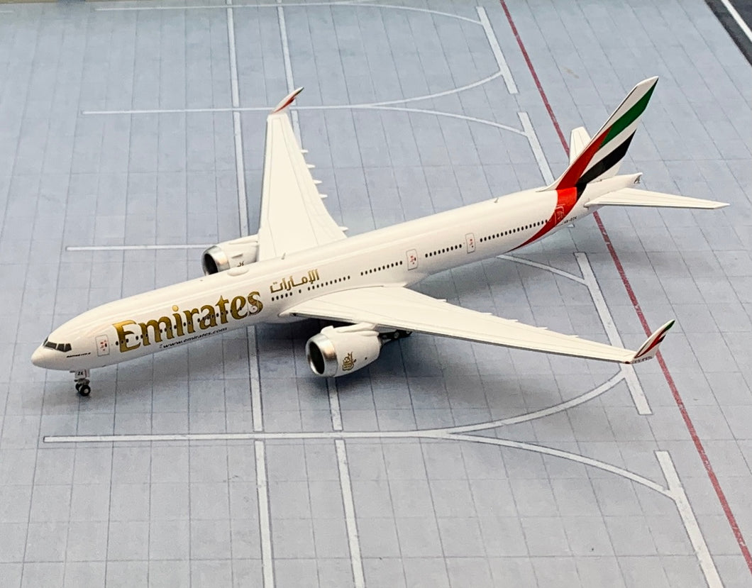 Gemini Jets 1/400 Emirates Boeing 777-9X A6-EZA folded wingtips