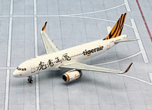 Load image into Gallery viewer, JC Wings 1/400 Tigerair Taiwan Airbus A320 Year of the Tiger B-50015
