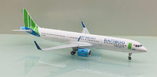 Load image into Gallery viewer, JC Wings 1/200 Bamboo Airways Airbus A321neo VN-A588 &quot;1st A321Neo&quot;
