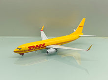 Load image into Gallery viewer, JC Wings 1/200 DHL Boeing 737-800 (BDSF) N916SC

