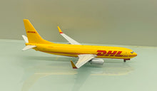 Load image into Gallery viewer, JC Wings 1/200 DHL Boeing 737-800 (BDSF) N916SC
