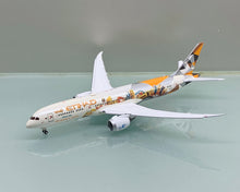 Load image into Gallery viewer, JC Wings 1/400 Etihad Airways Boeing 787-9 Dreamliner Italy A6-BLH flaps down
