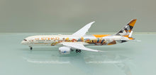 Load image into Gallery viewer, JC Wings 1/400 Etihad Airways Boeing 787-9 Dreamliner Italy A6-BLH flaps down
