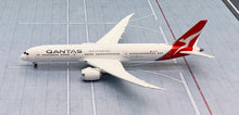 Load image into Gallery viewer, Gemini Jets 1/400 Qantas Airways Boeing 787-9 VH-ZNK flaps down
