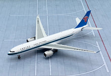 Load image into Gallery viewer, Phoenix Models 1/400 China Southern Airbus A330-200 B-6548
