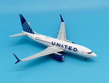 Load image into Gallery viewer, Gemini Jets 1/200 United Airlines Boeing 737-700 N21723
